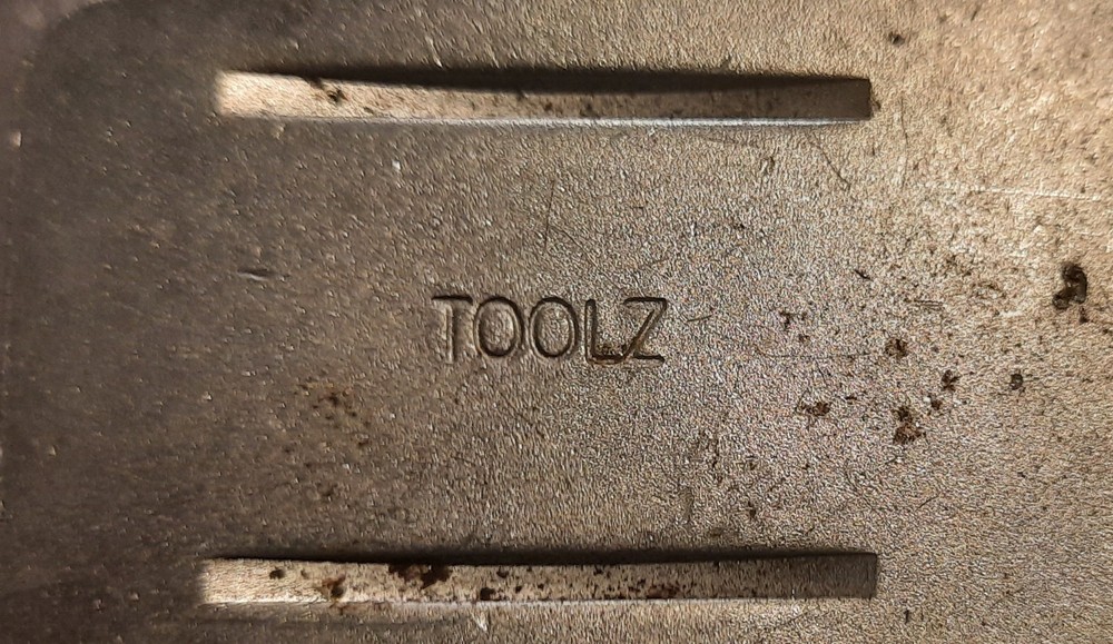 ROBOTOOLZ Leveling Base for Torpedo Level RTA1550, Used