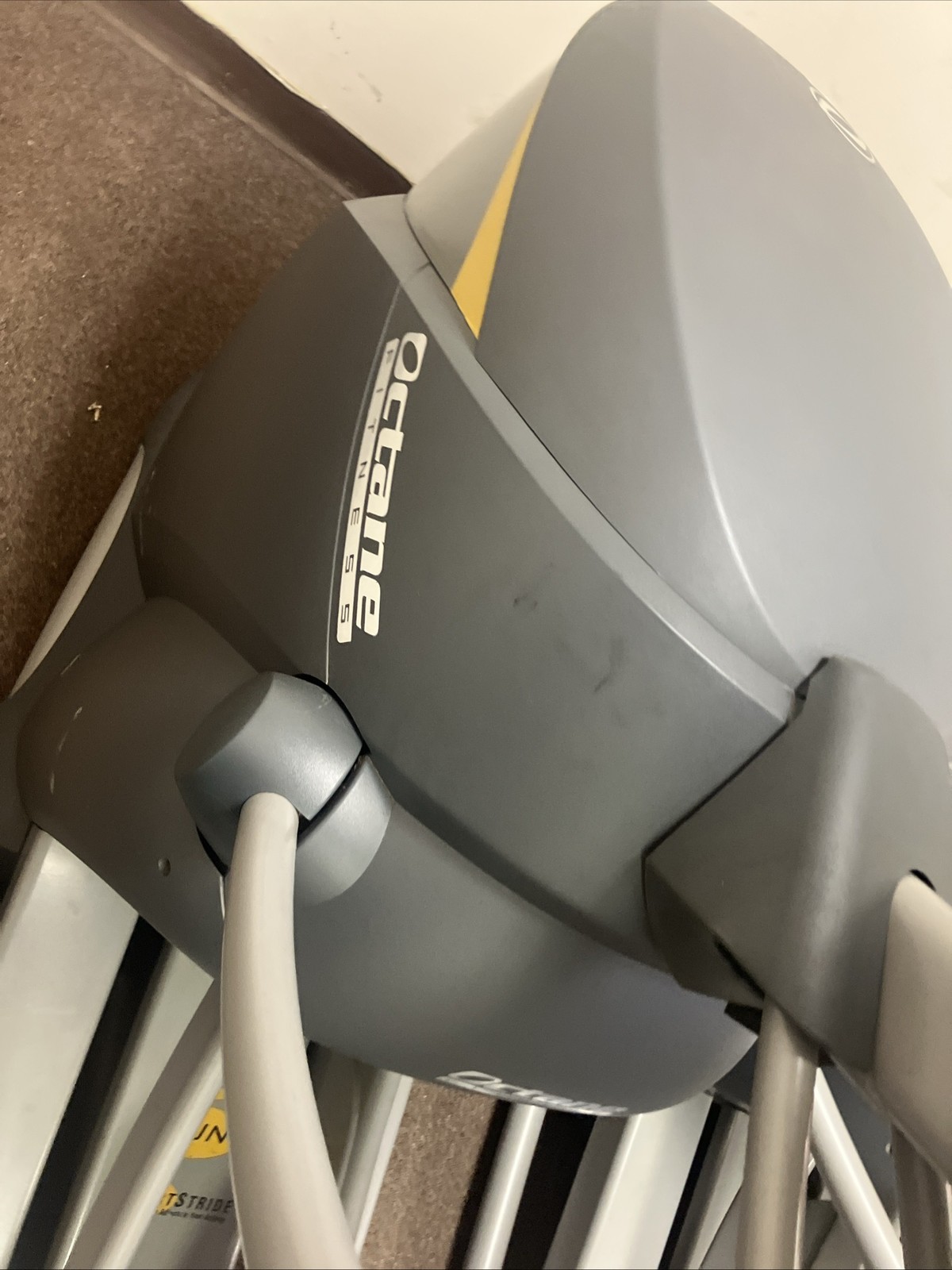 Octane Pro 4700 Elliptical Crosstrainer - SHIPPING NOT INCLUDED