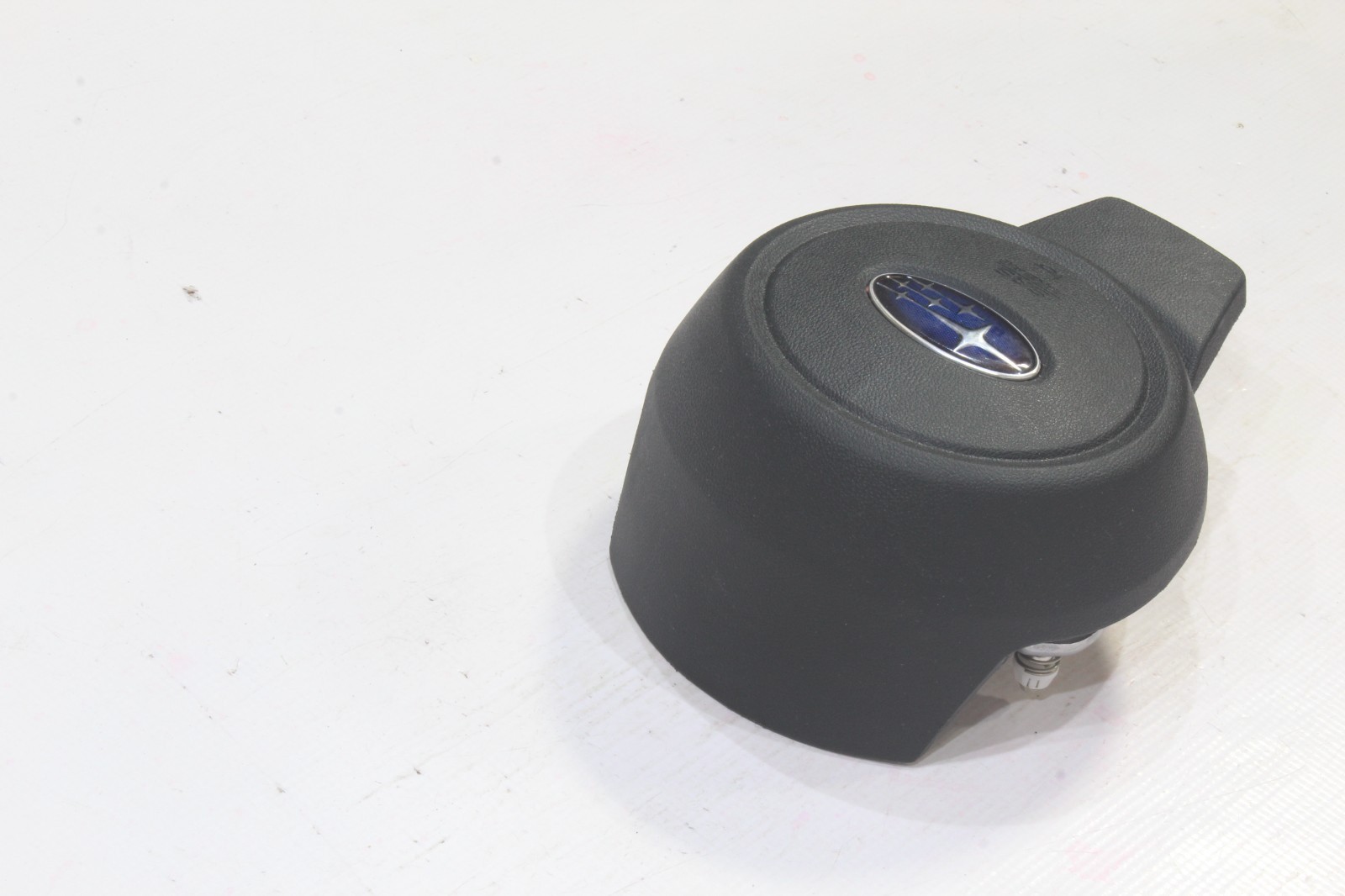 20 21 22 2023 2024 SUBARU OUTBACK WAGON DRIVER KNEE & WHEEL AIRBAG (SCRATCHES)