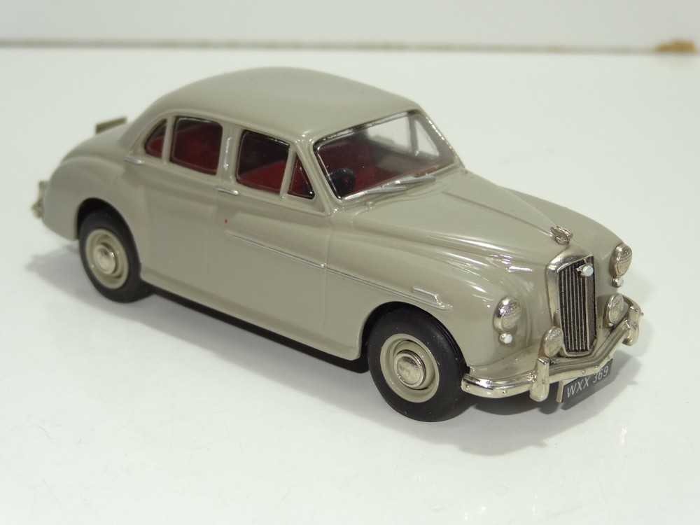 Pathfinder Models PFM 30 WOLSELEY 4/44 (322)
