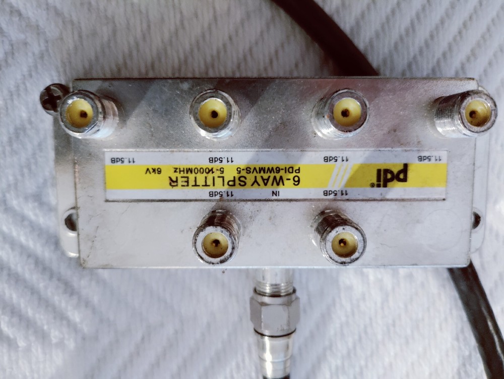 Six And 2 Way Cable TV Splitters And Two 18 Inch Cables