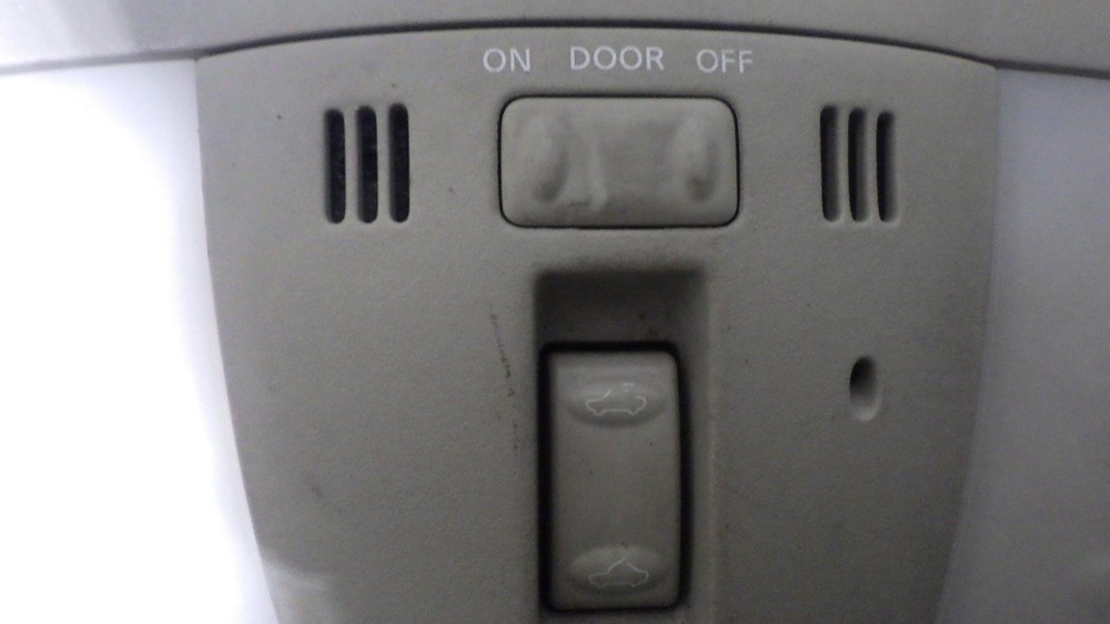 12 INFINITI G37 Front Console