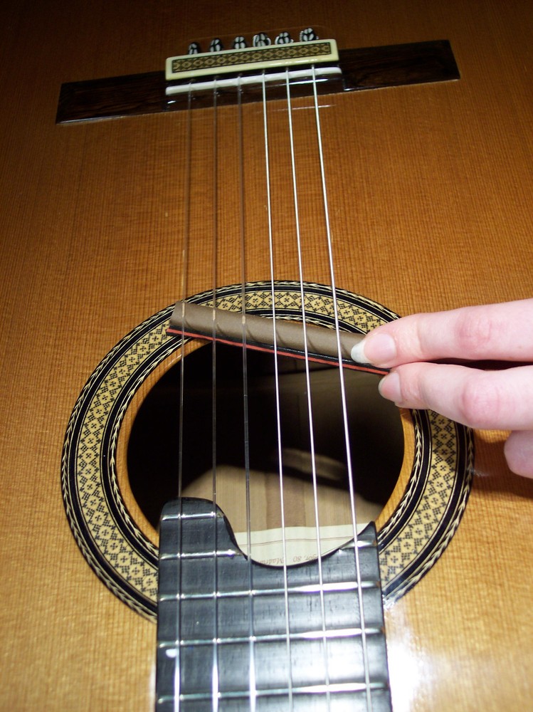 TremoloMute String Mute for Classical Guitar, Nylon string guitar by Rosette