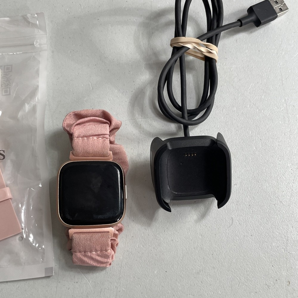 Non-Working Rose Gold Fitbit w/ Bands & Charger Bundle Lot **Read Description**