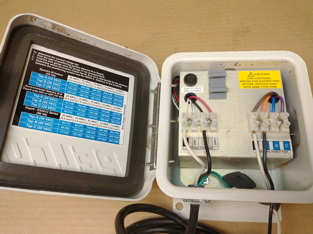 PELCO WCS1-4 camera power supply