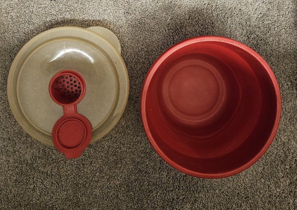 Pampered Chef Microwave Popcorn Maker Red Reusable With Lid Measuring Cup