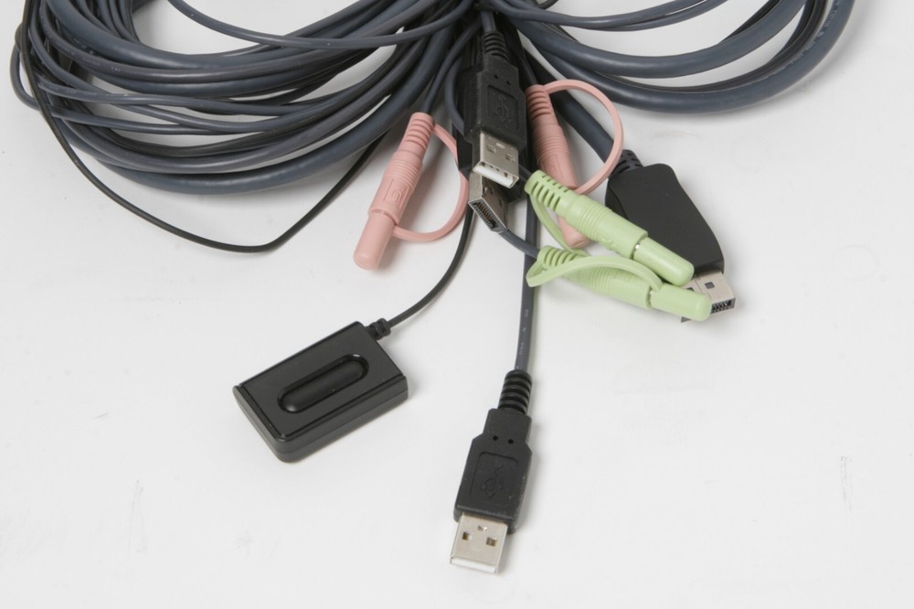 IOGEAR 2-Port 4K USB DisplayPort Cable KVM Switch - GCS52DP