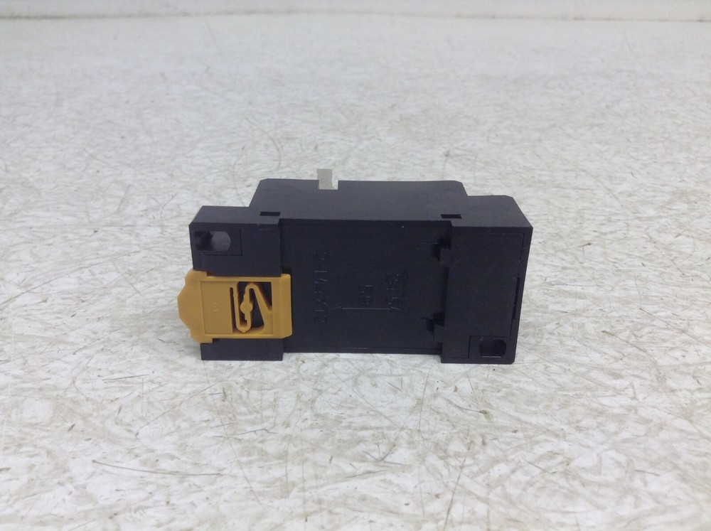 Omron PYF14T Relay Base (TSC)
