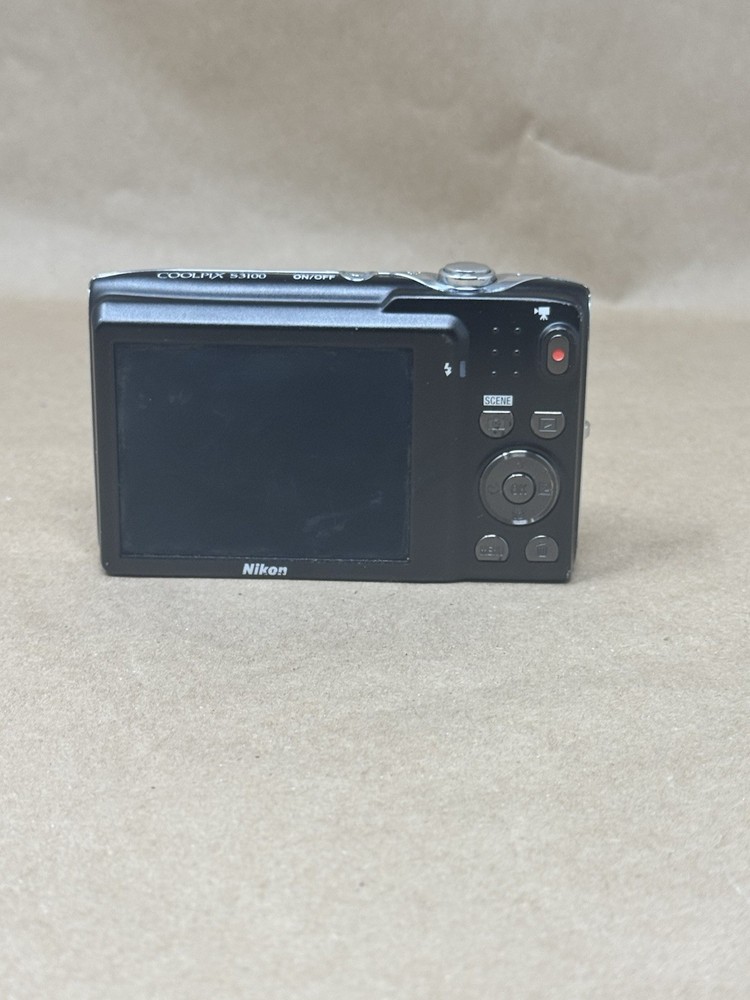 Nikon COOLPIX S3100 14.0MP Digital Camera - Camera Only - Untested