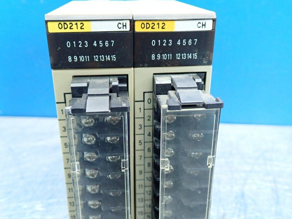 OMRON C200H-OD212 C200H-SERIES SYSMAC 16-POINT TRANSISTOR PLC OUTPUT MODULE,