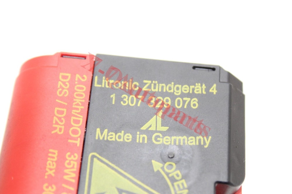 02-06 MINI COOPER S Headlight Ballast Igniter Socket.