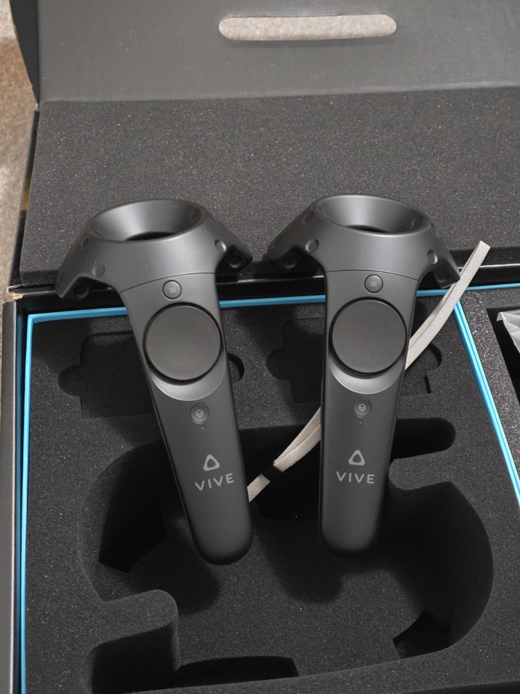 HTC Vive VR Headset - Complete Set In Original Box + Extra Face Cushions