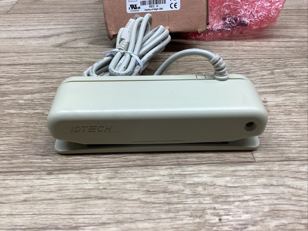 ID Tech MiniMag Card Reader IDEA-334133 #820N26