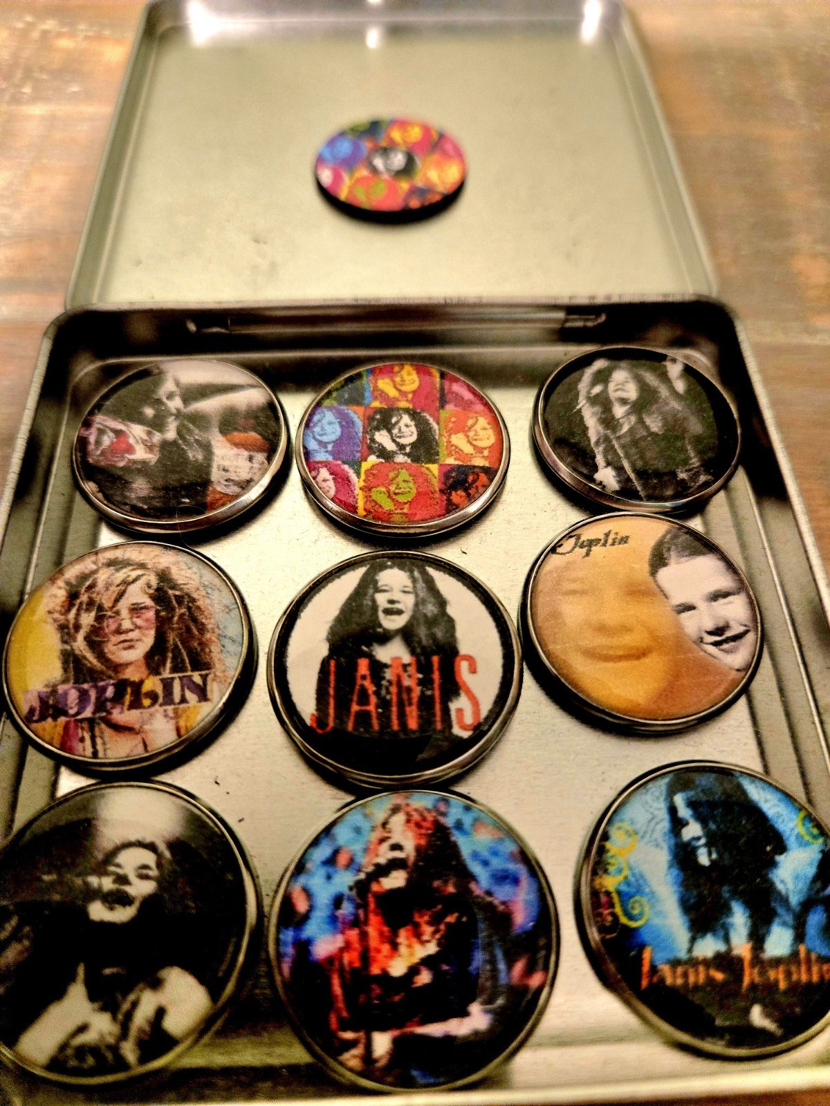 JANIS JOPLIN TRIBUTE MAGNETS WITH MAGNETIC TIN