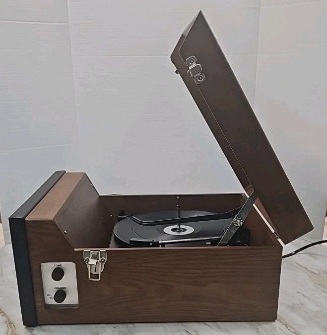 1960's CROSLEY STACK - O - MATIC RECORD PLAYER MODEL CR85 WITH MANUAL 2006