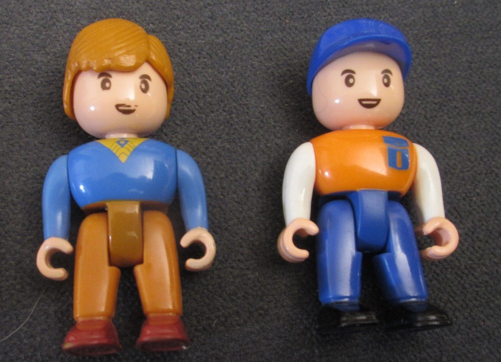 4 Bend at Waist Plastic Miniature Figures (*3 Different)
