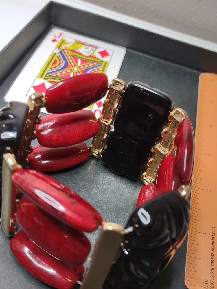 Nice Plastic Bead Red And Black Stretch Bracelet
