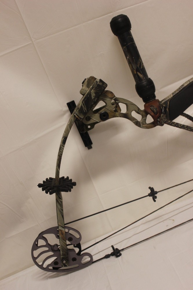 Bowtech Tomkat RH Compound Bow 70 LBS Camo