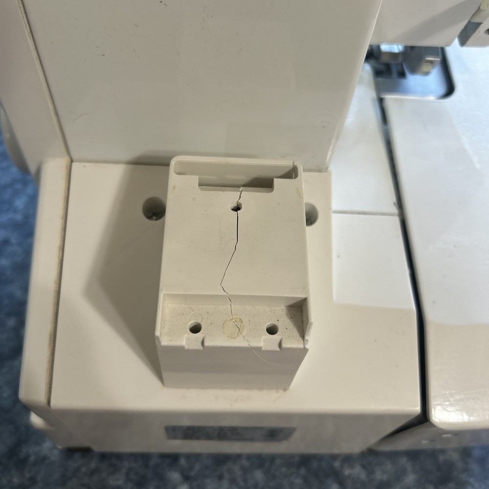 White Speedylock Model 7340 Serger 3/4 Thread Overlock Sewing Machine