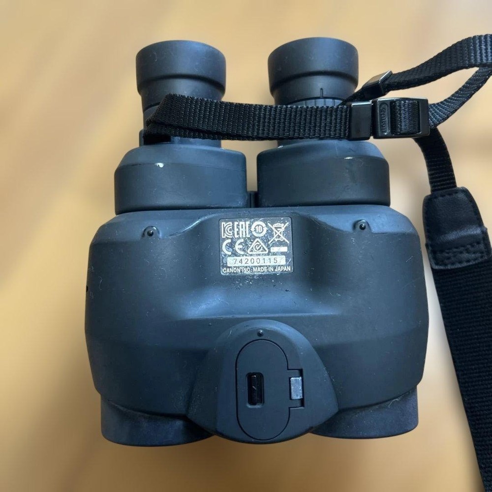 Canon 10x30 IS II Binoculars Image Stabilizer with Case Strap Used