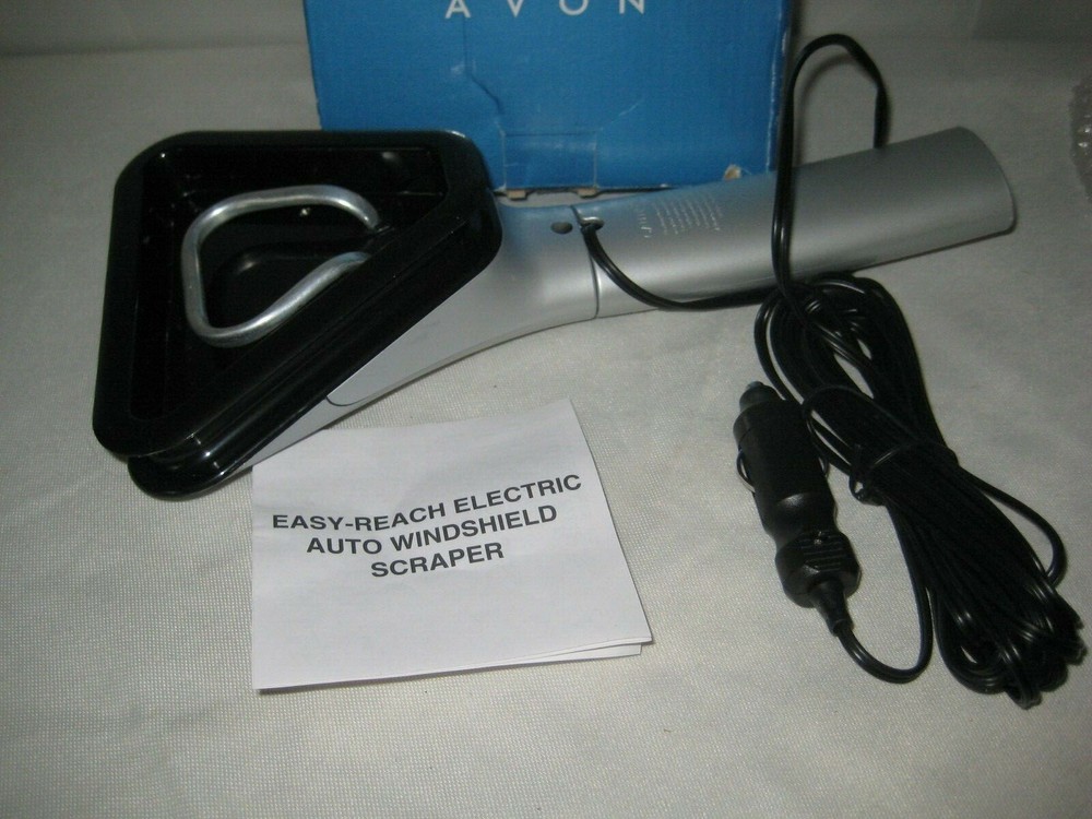 New Avon Easy Reach Auto Windshield Scraper Plugs into 12 Volt Socket