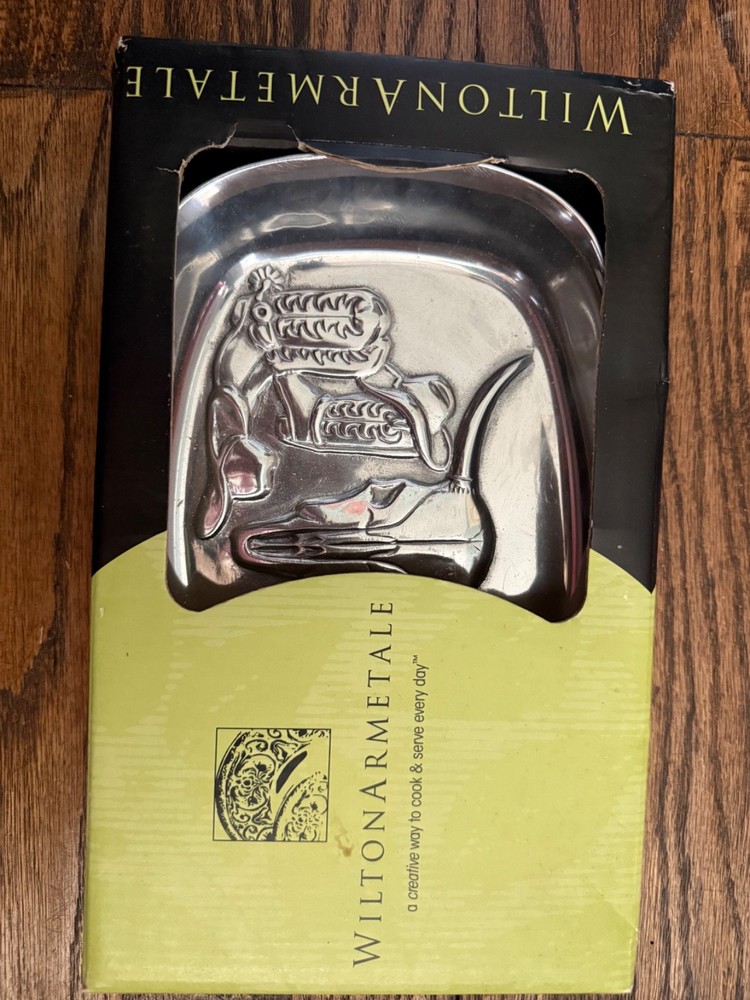 Wilton Armetale Western Bread Tray 9"