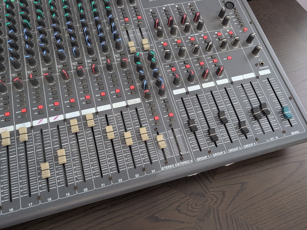 Ev M4 Mixing Console 24 Channel
