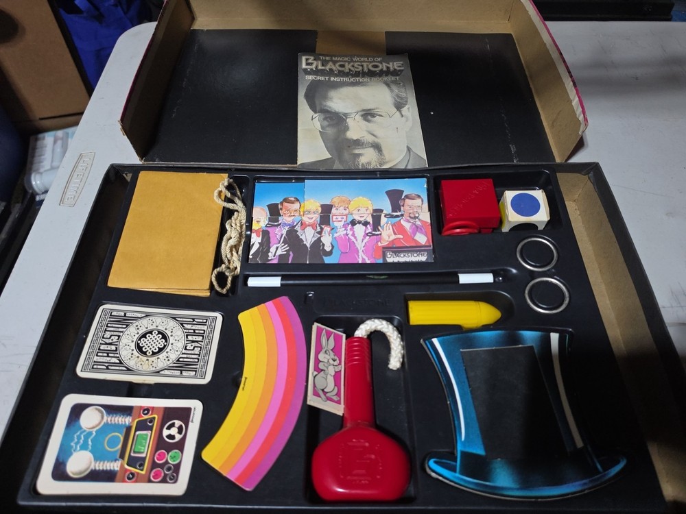 The Magic World of Blackstone Beginners Set- 1983 - 50 Tricks - Missing String