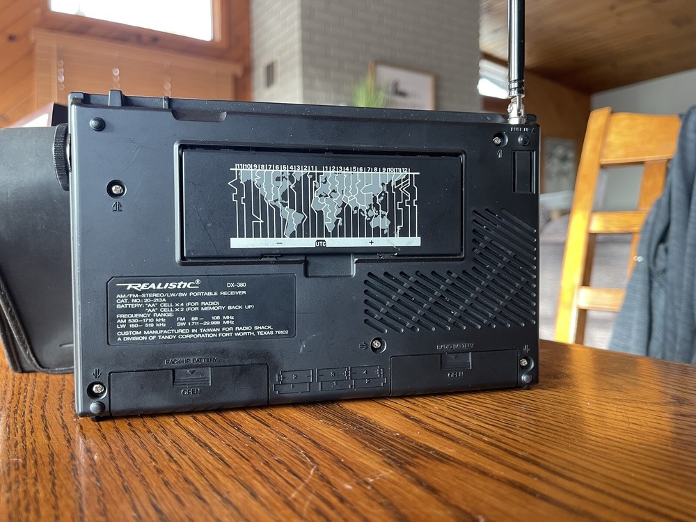 Realistic DX-380 AM/FM/Shortwave Radio, Great condition