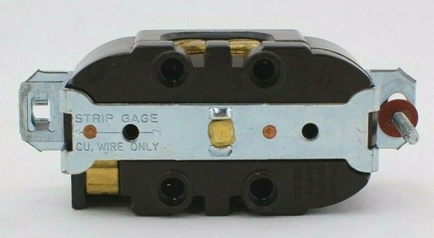 Hubbell 4560 Twist-Lock Single Receptacle