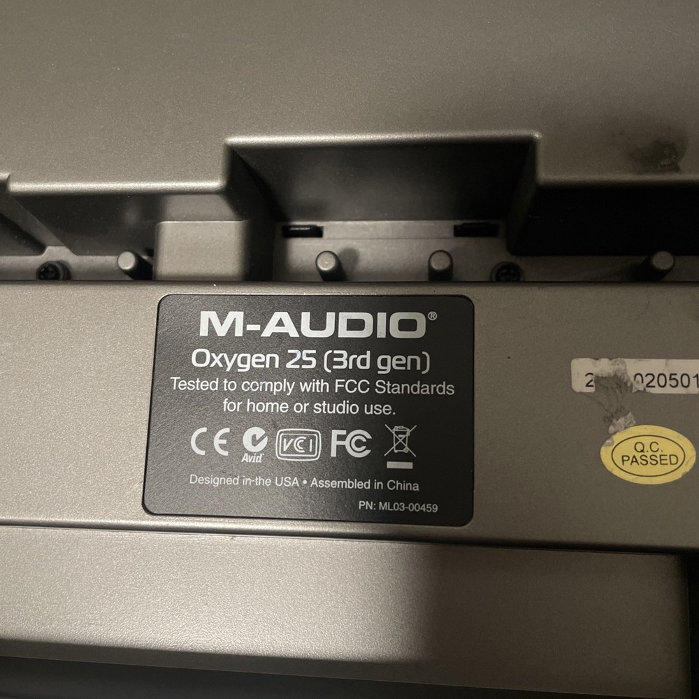 M-Audio Oxygen 25 Key 3rd Gen MIDI Controller Keyboard w/ Cord