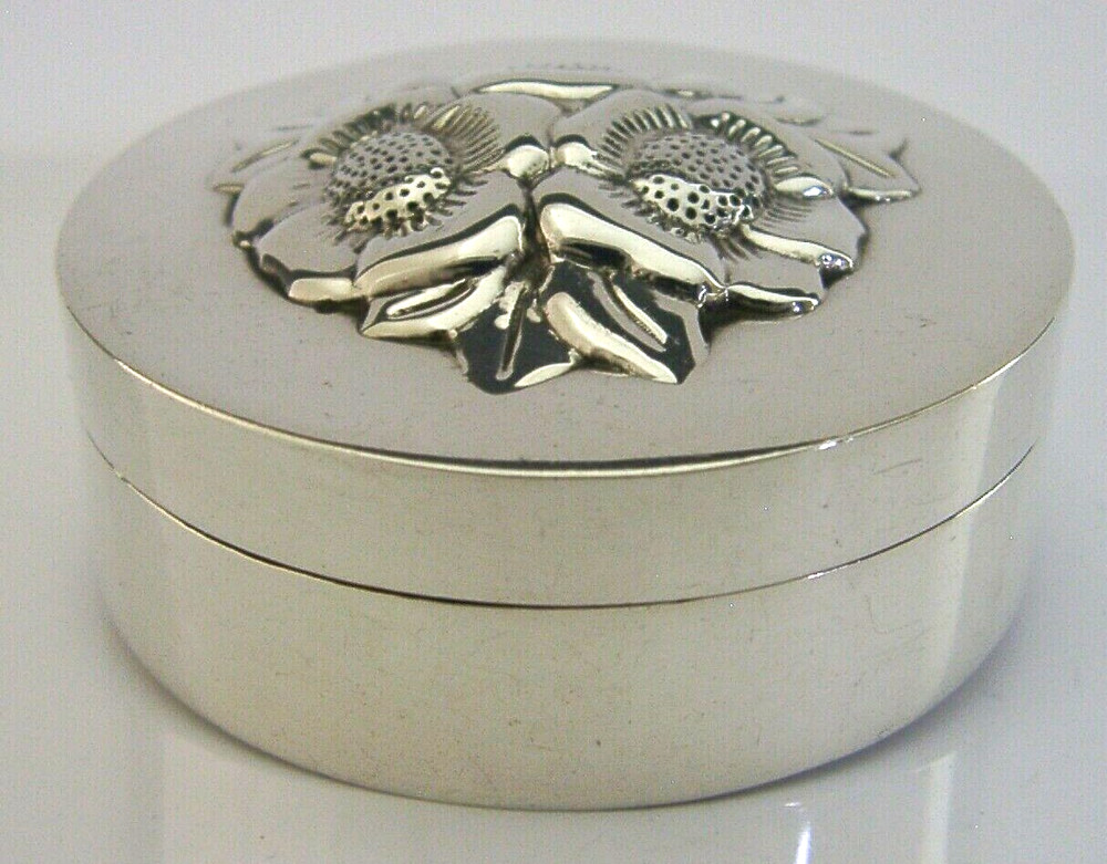 BEAUTIFUL 2 inch ENGLISH SOLID STERLING SILVER BOX 2004 MINT