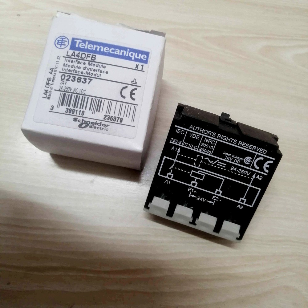1Pcs New LA4DFB interface module 023637