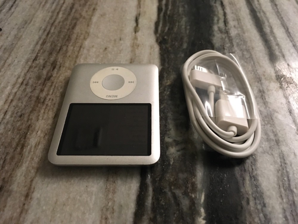 Apple iPod nano 3rd Gen Silver (4 GB) New battery installed fully functional