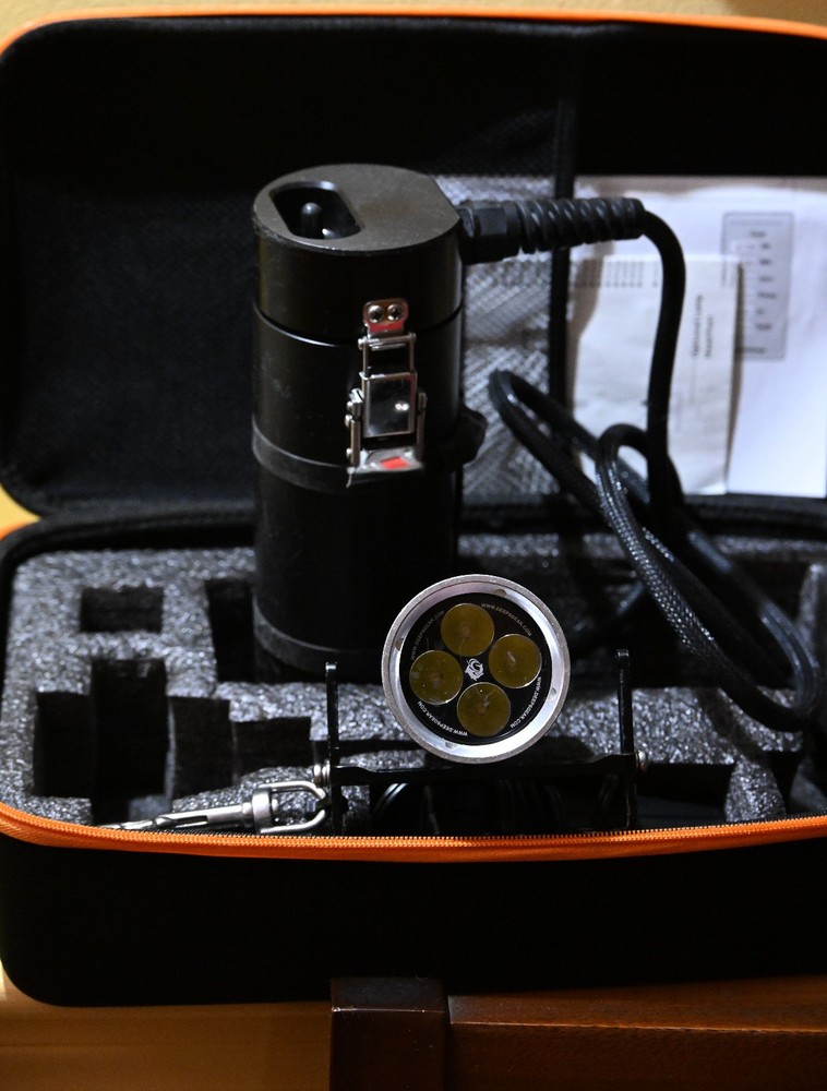 Deep 6 D6Wh 4000L Canister Dive Light.