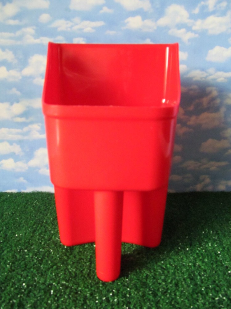LITTLE GIANT® 3 Quart RED Heavy Duty Plastic Stackable Feed Scoop Measure Marks