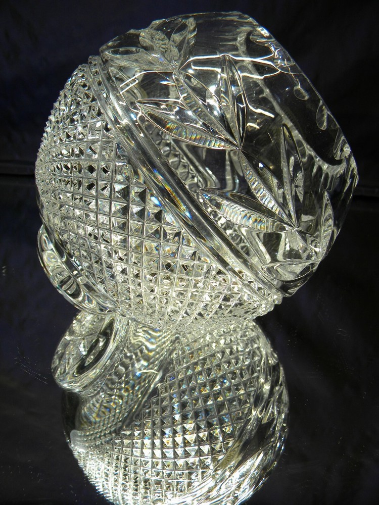BEAUTIFUL CRYSTAL BALL VASE