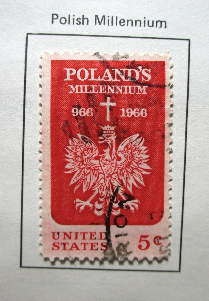 1972 H.E. HARRIS FREEDOM STAMP ALBUM UNITED STATES & TWO SHEETS OF 1/2 & 1 CENT