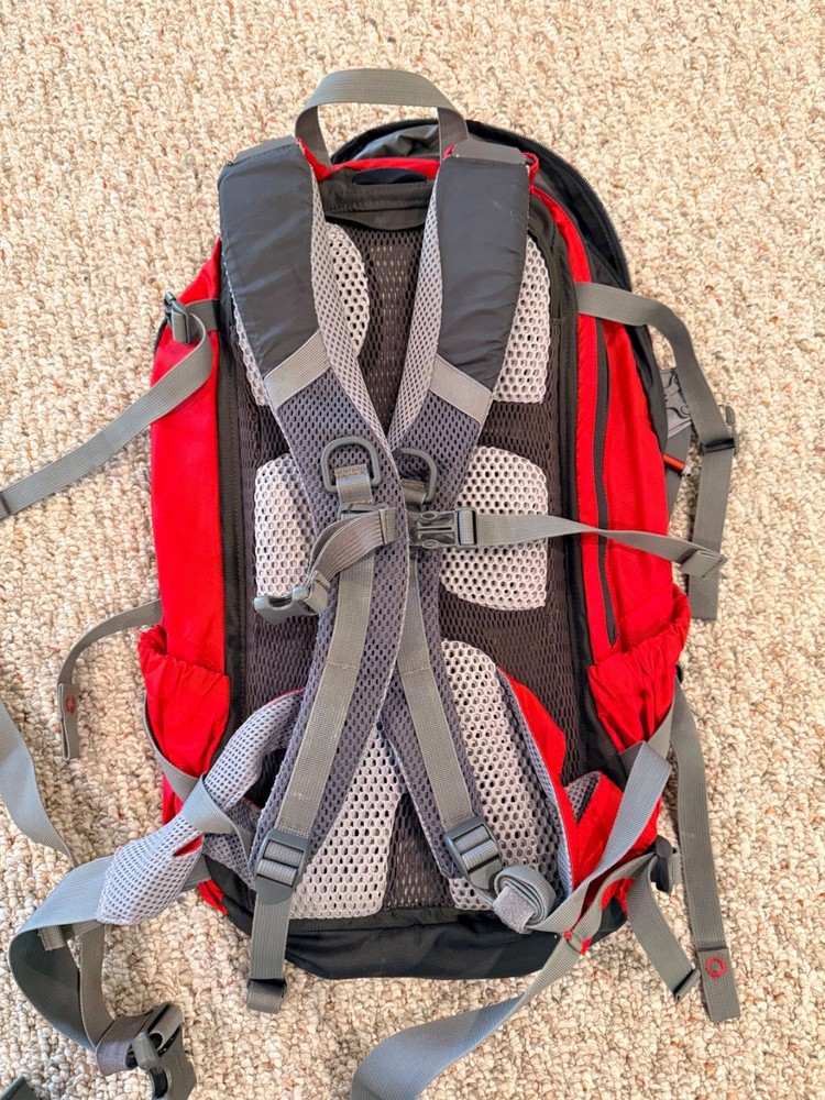 CAMELBAK FOURTEENER 1851 CUBIC INCH HYDRATION BACKPACK MULTIPLE POCKETS RED