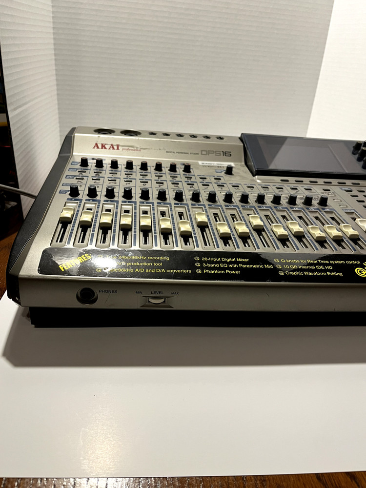 AKAI DPS16 Digital Multitrack 24bit/96kHz HDR Workstation Recorder 10gb