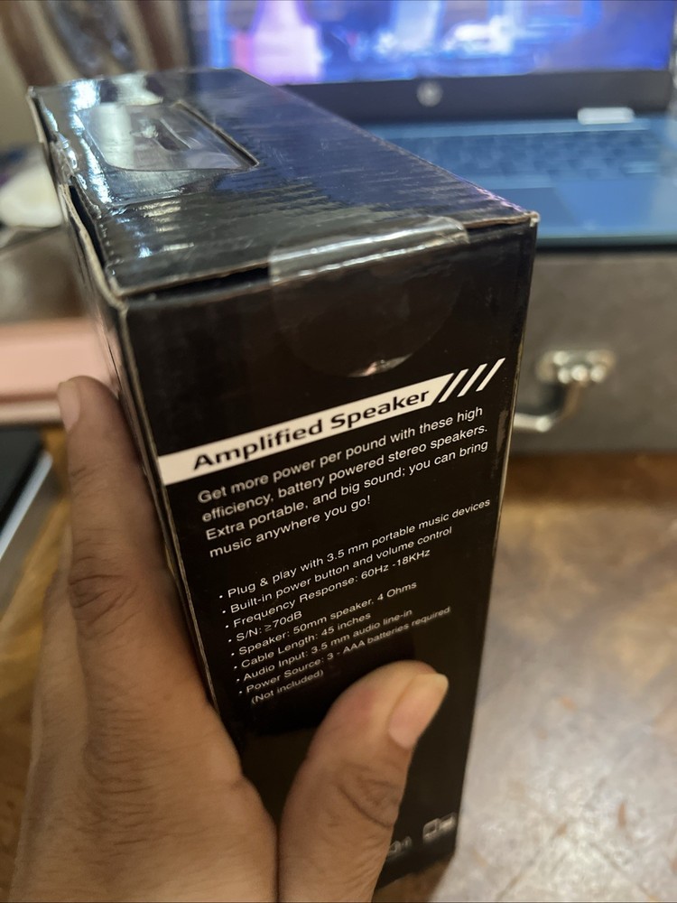 Universal amplified stereo speaker