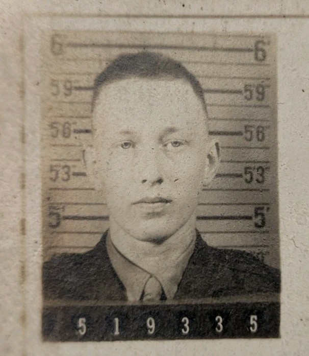 WW2 US Marine Corps Photo ID Card William C. Hahn 519335 XB