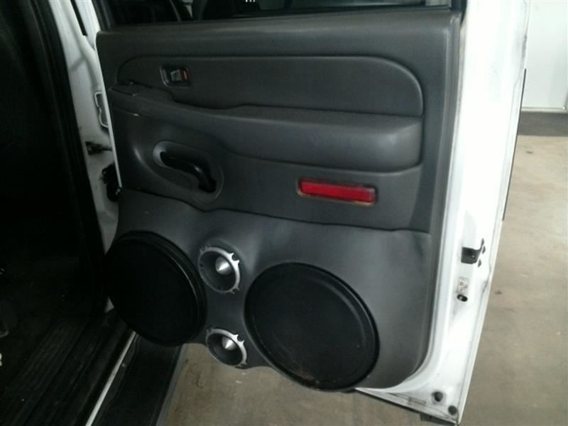 AVALNCH15 2004 High Mounted Stop Light 104664934