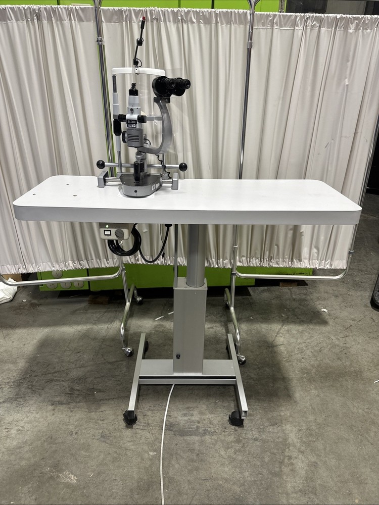 Essilor SL300 Slit Lamp With Franklin Automatic Table