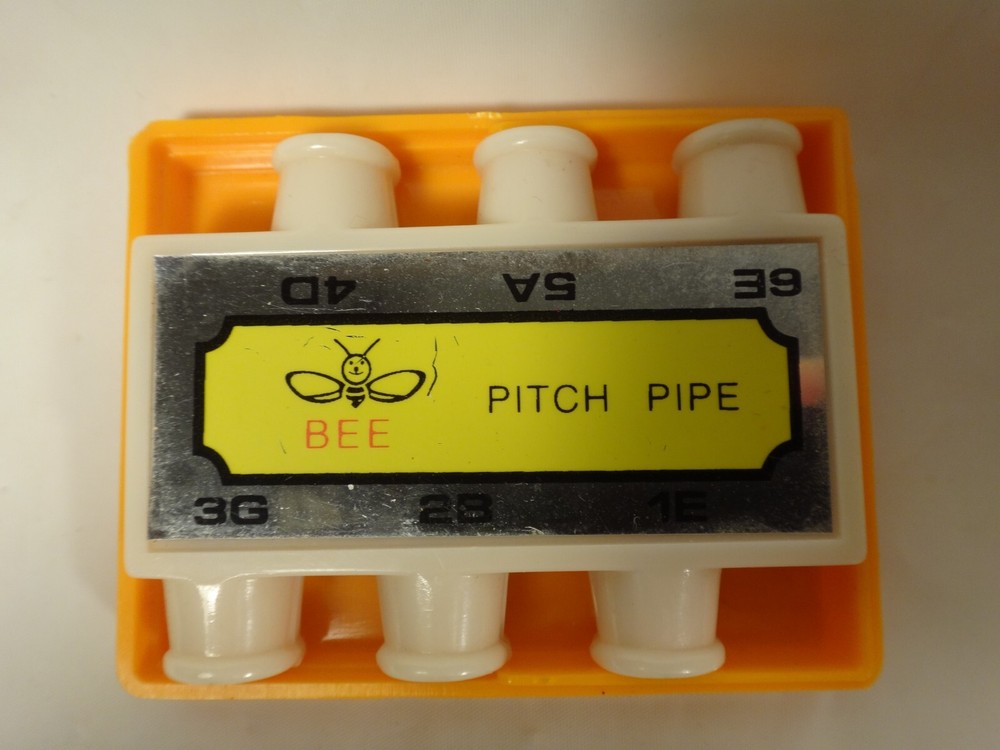 Vintage Bee Pitch Pipe Instrument Tuner with Partial Plastic Case Tested Working