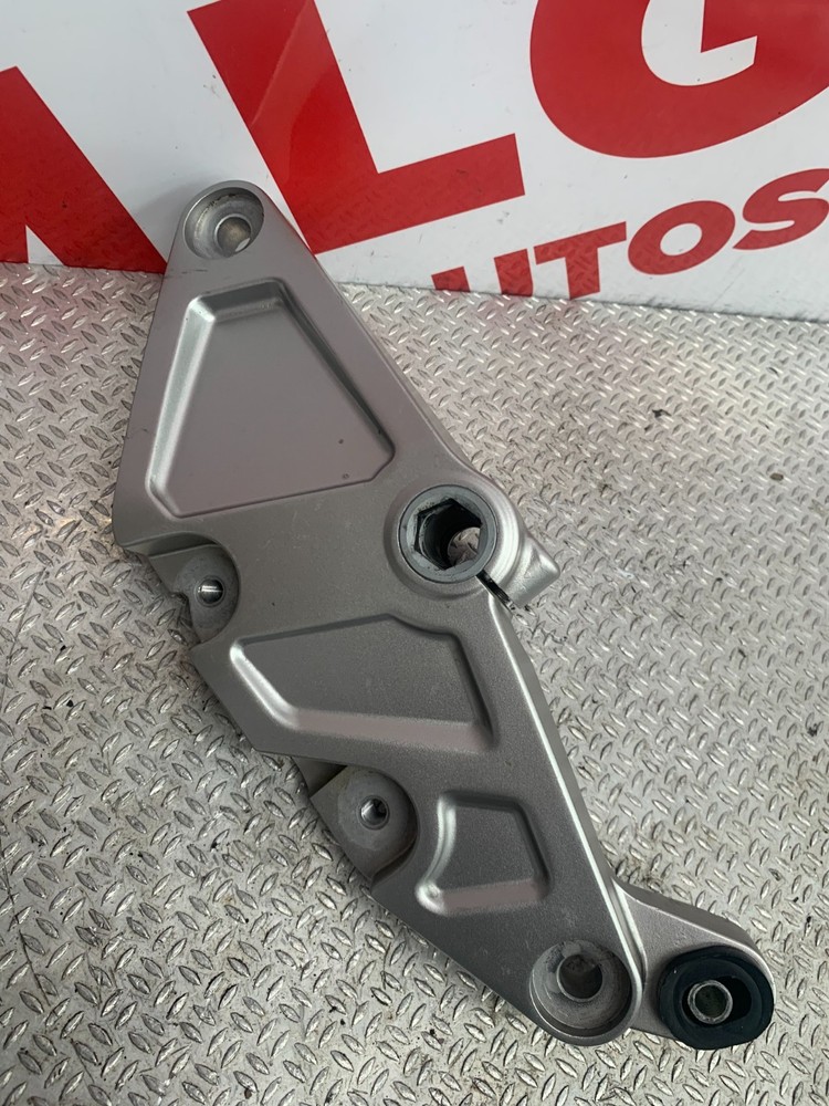 2018 HONDA CB1000R RH SIDE BRACKET SILVER SUPPORT BRACKET RH SIDE REF A017