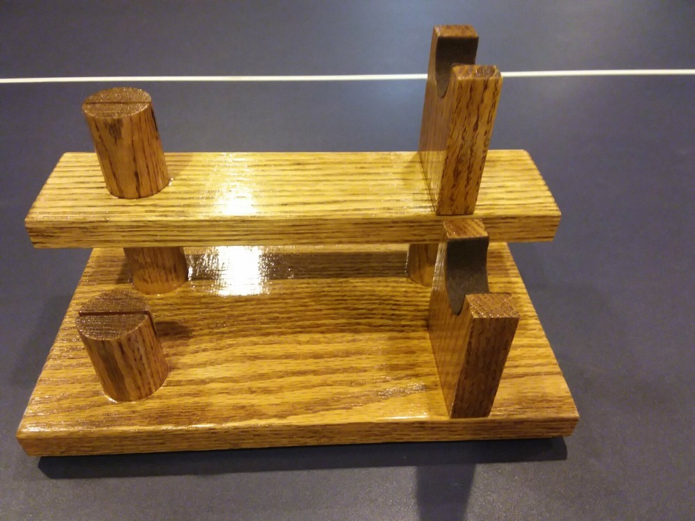 DOUBLE BOWIE KNIFE RED OAK DISPLAY STAND
