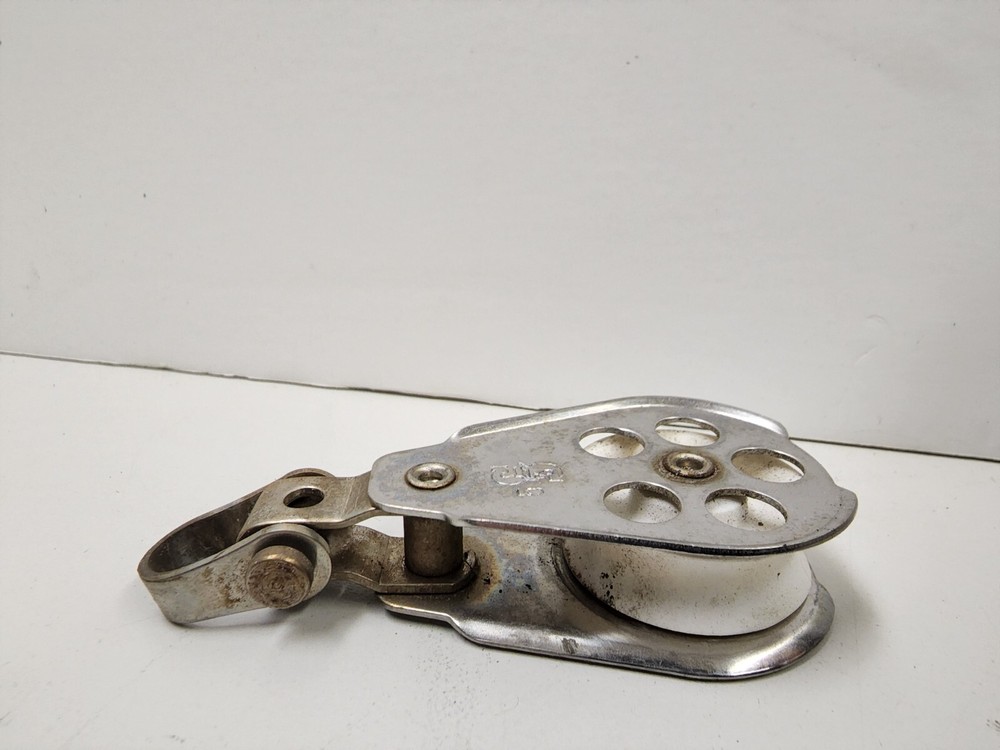 Schaefer 1-5/8" Single Block with Front-Side Shackle