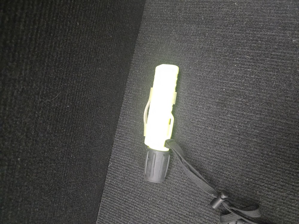 Underwater Kinetics Mini Q40 Flashlight