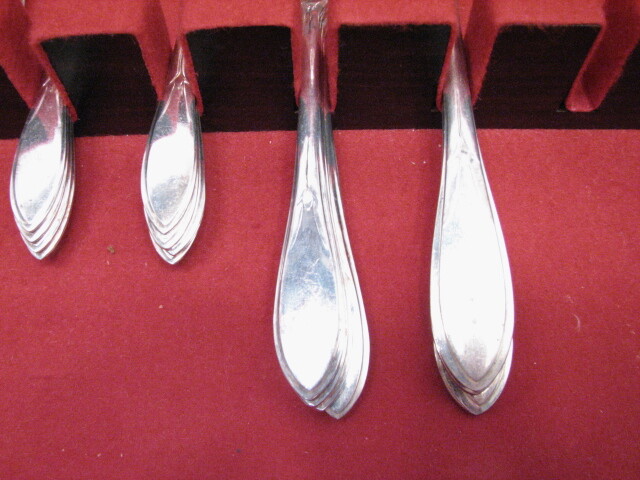 Wm Rogers Mfg Co Set 32 pcs Silver Plated Flatware Pickwick w/Box